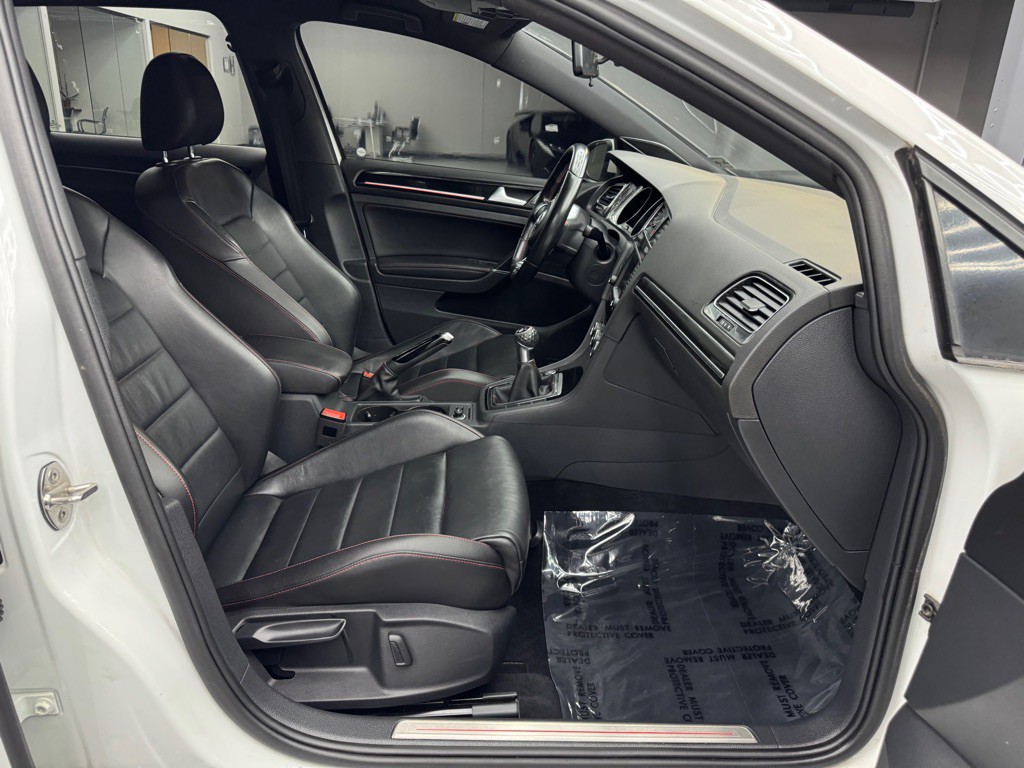 2017 Volkswagen GTI Image 24