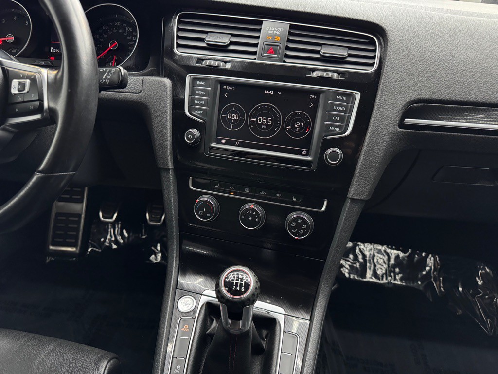 2017 Volkswagen GTI Image 27