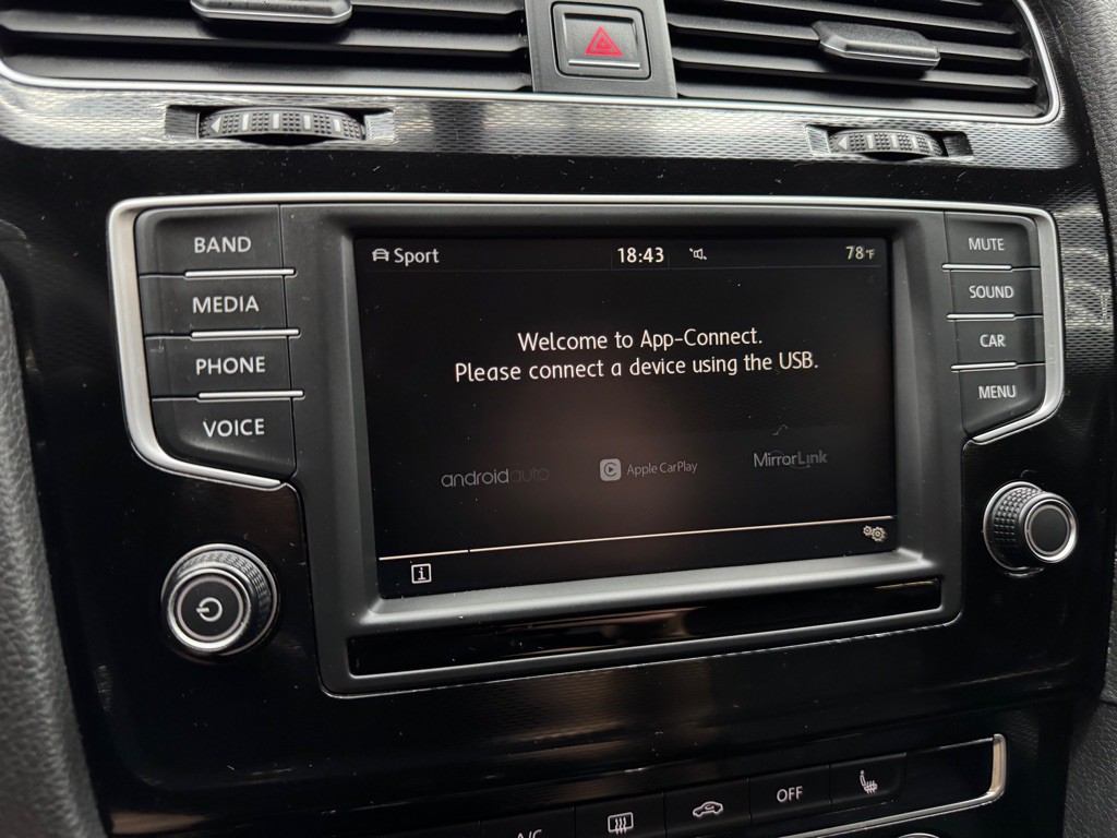 2017 Volkswagen GTI Image 29