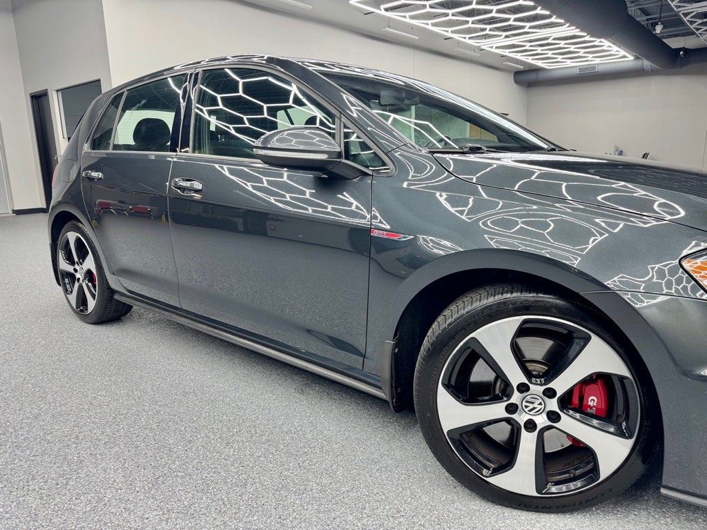 2017 Volkswagen GTI Image 2