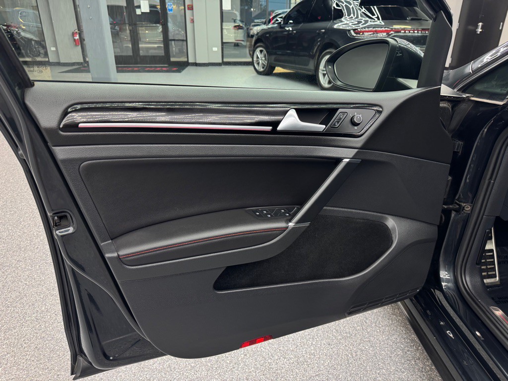 2017 Volkswagen GTI Image 15