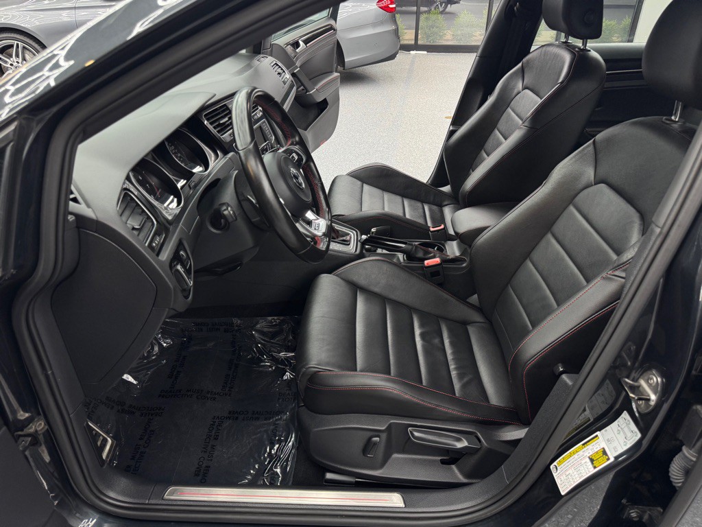2017 Volkswagen GTI Image 16
