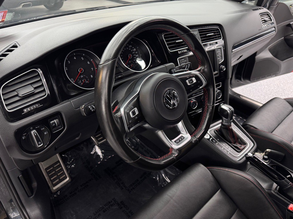 2017 Volkswagen GTI Image 17