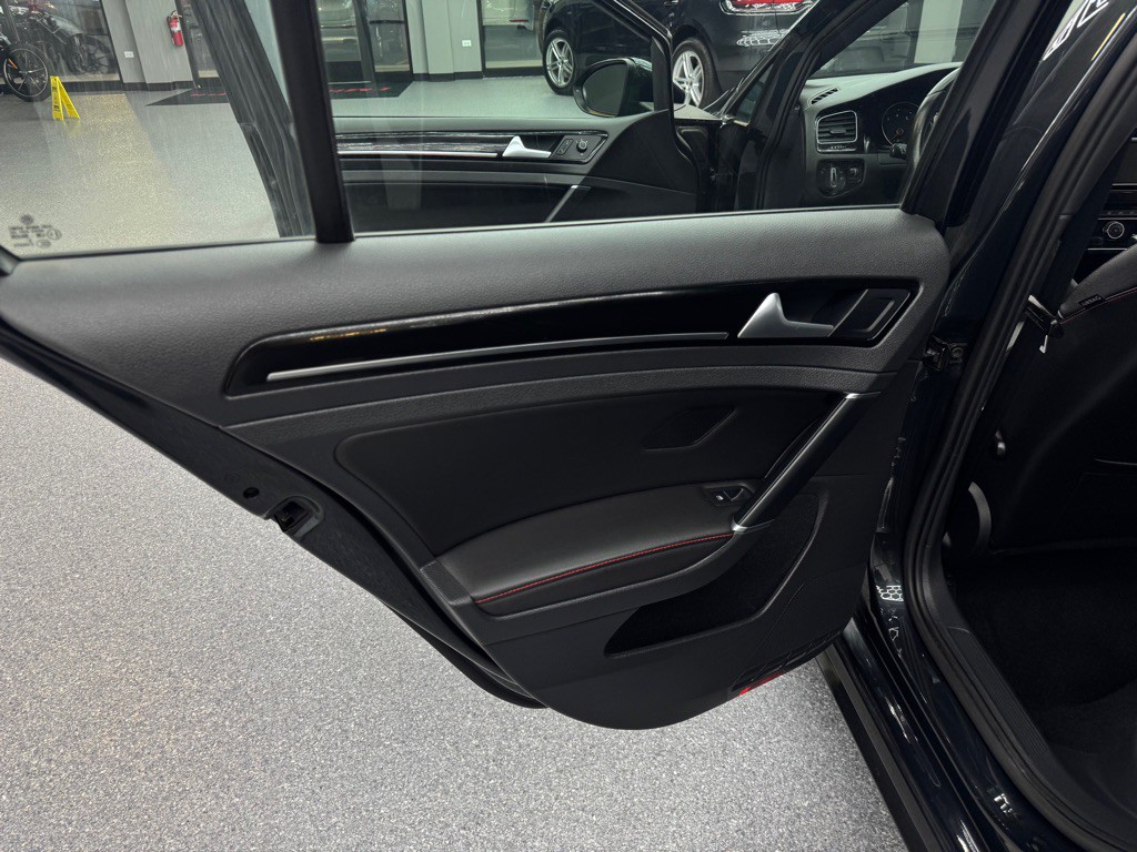 2017 Volkswagen GTI Image 18