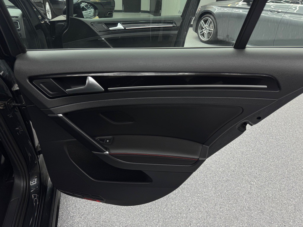 2017 Volkswagen GTI Image 21