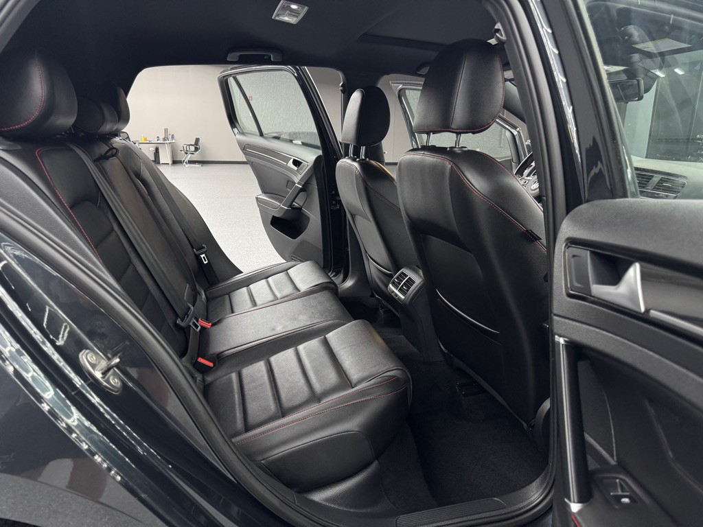 2017 Volkswagen GTI Image 22