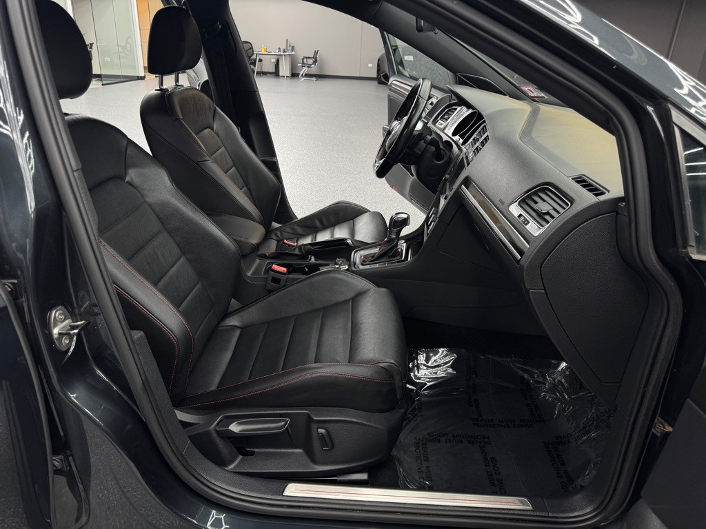 2017 Volkswagen GTI Image 24