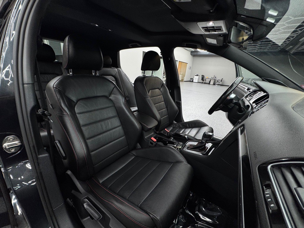 2017 Volkswagen GTI Image 25