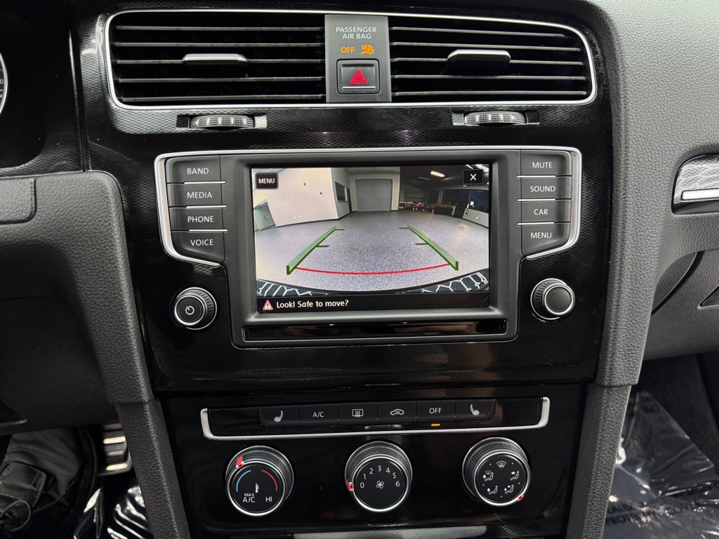 2017 Volkswagen GTI Image 27