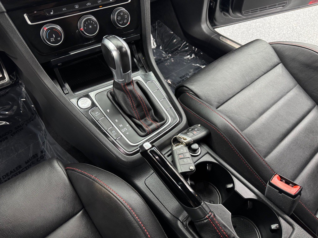 2017 Volkswagen GTI Image 28