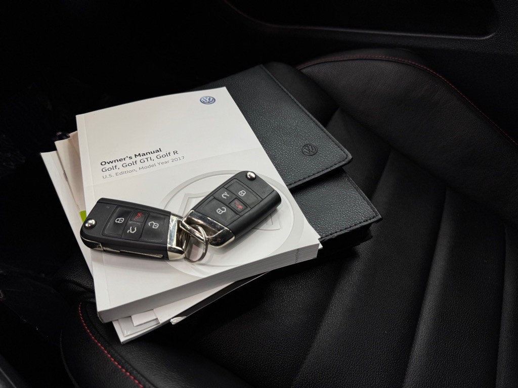 2017 Volkswagen GTI Image 32