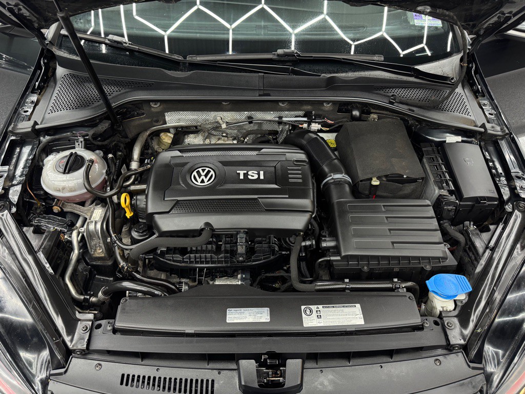 2017 Volkswagen GTI Image 33