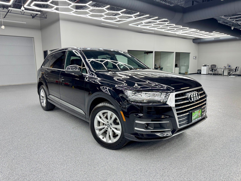 2017 Audi Q7 Image 1