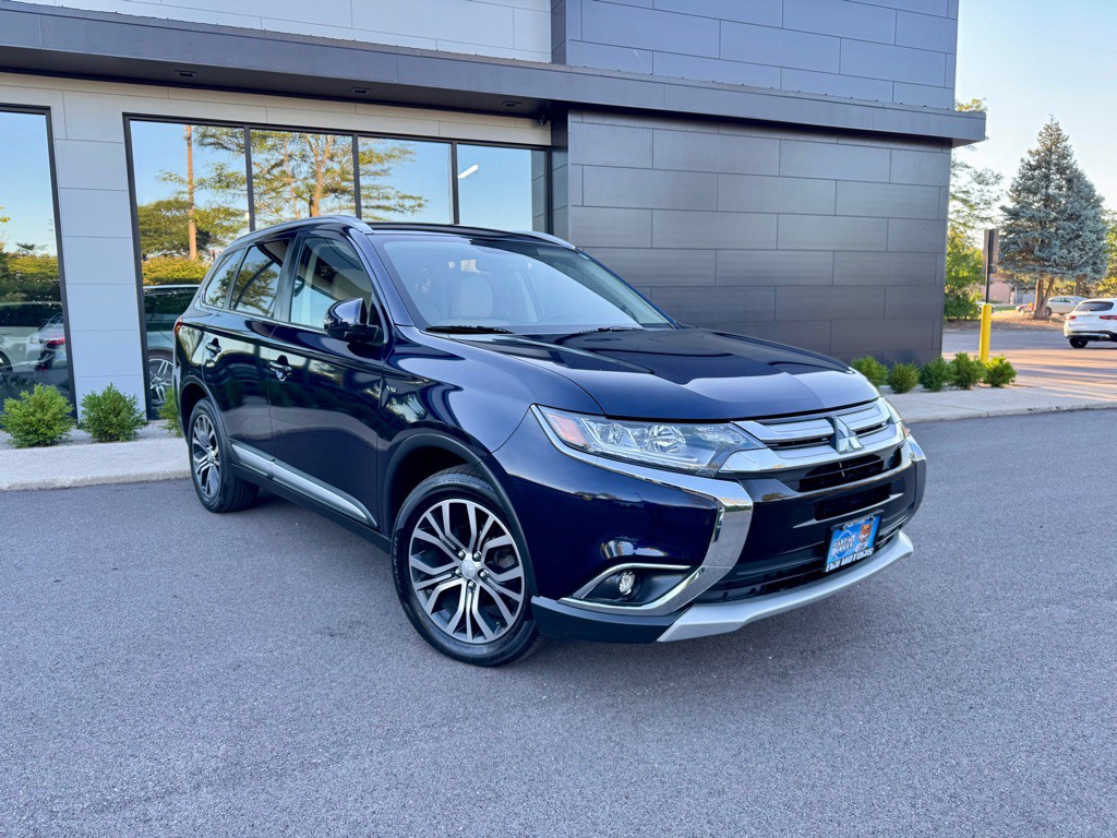 2017 Mitsubishi Outlander Image 1