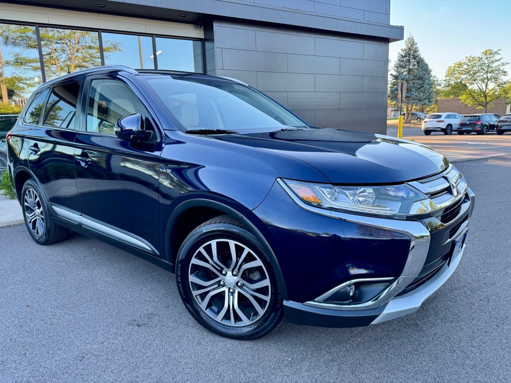 2017 Mitsubishi Outlander Image 2