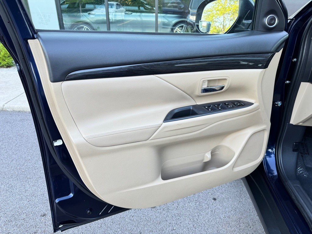2017 Mitsubishi Outlander Image 15