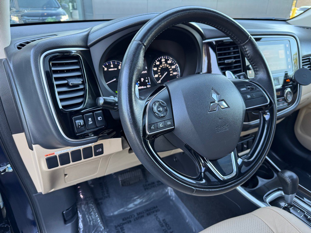 2017 Mitsubishi Outlander Image 17
