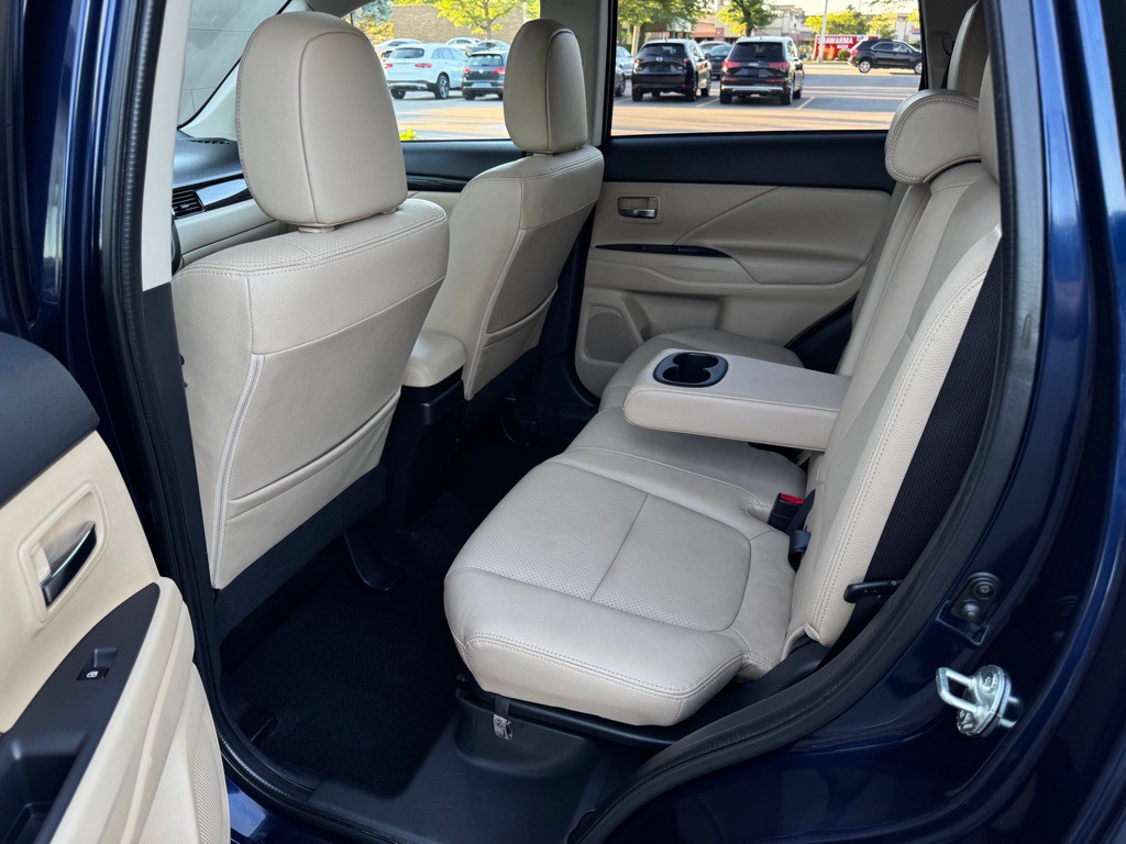 2017 Mitsubishi Outlander Image 19