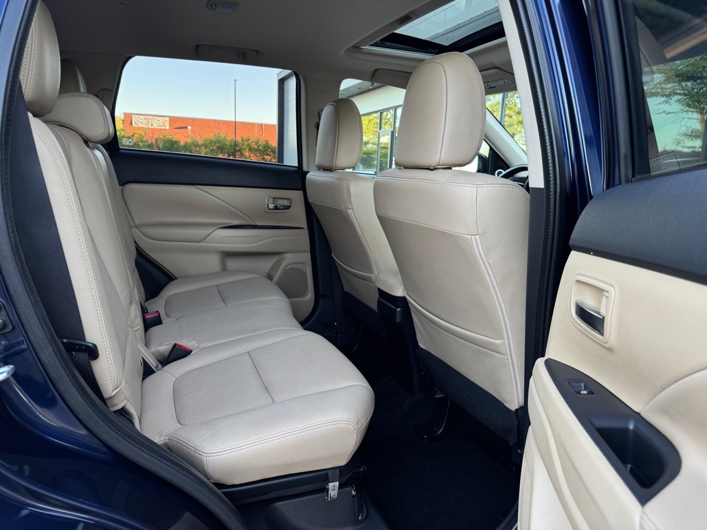 2017 Mitsubishi Outlander Image 26