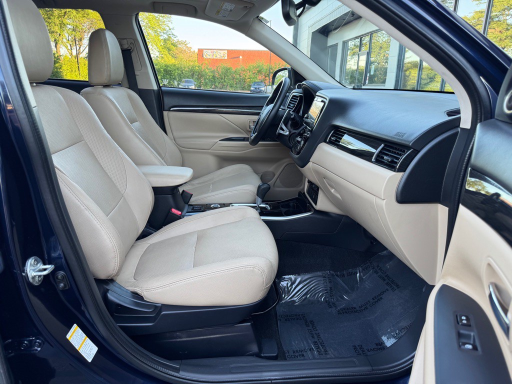2017 Mitsubishi Outlander Image 28