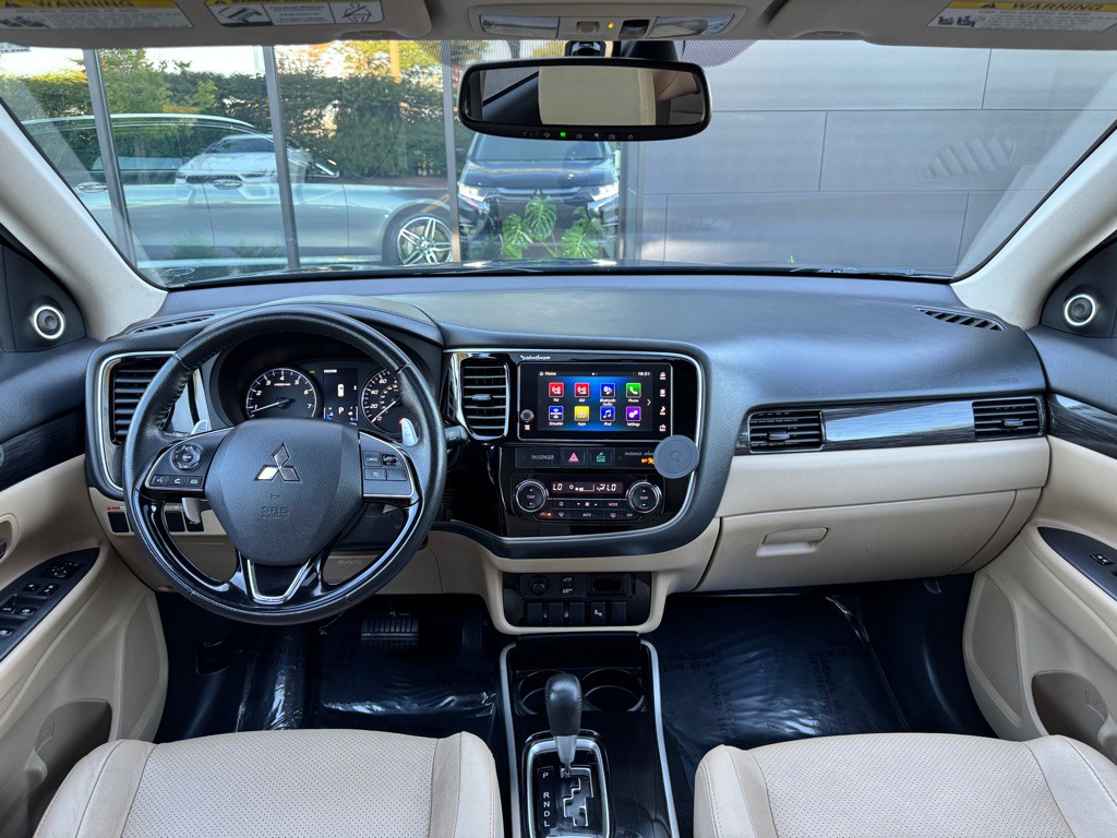 2017 Mitsubishi Outlander Image 30