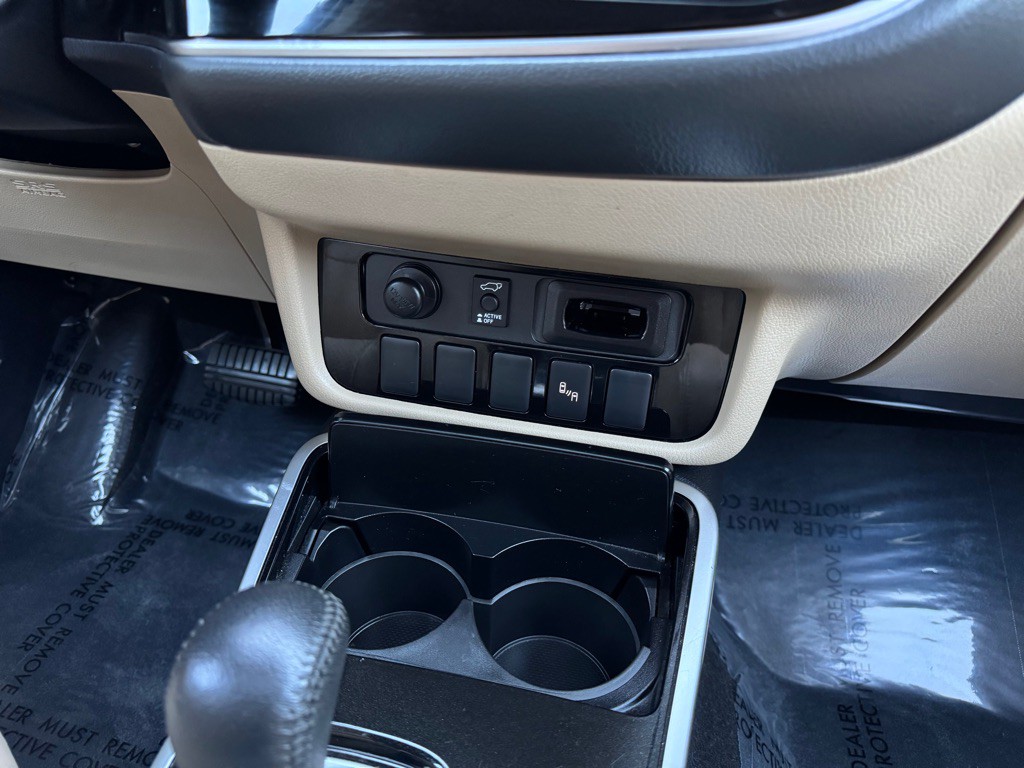 2017 Mitsubishi Outlander Image 34