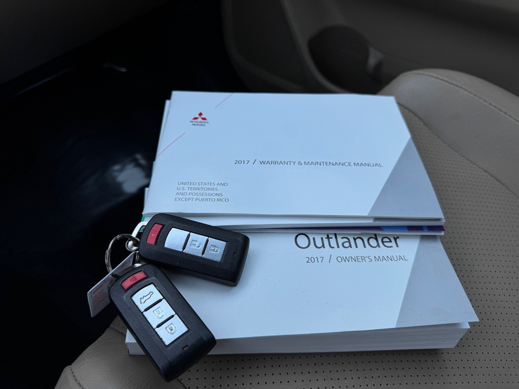 2017 Mitsubishi Outlander Image 37