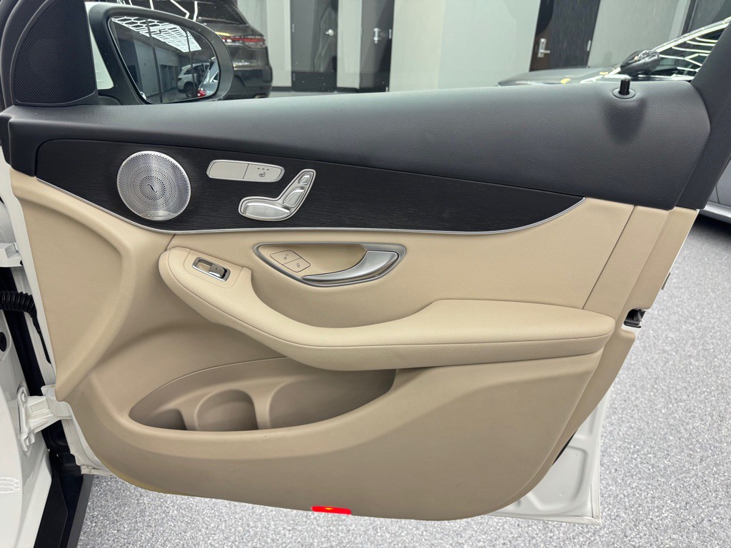 2020 Mercedes-Benz GLC-Class Image 28