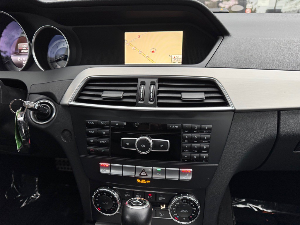 2014 Mercedes-Benz C-Class Image 24