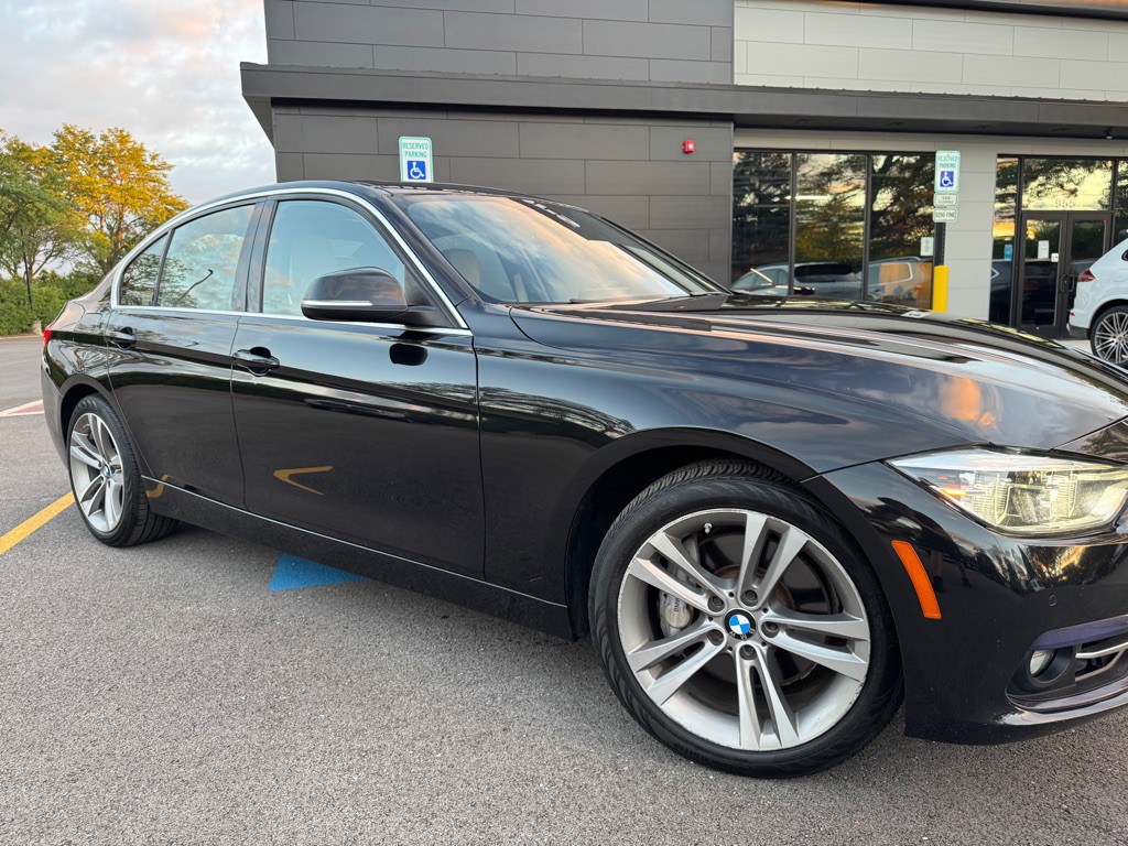 2016 BMW 3 Series Image 2