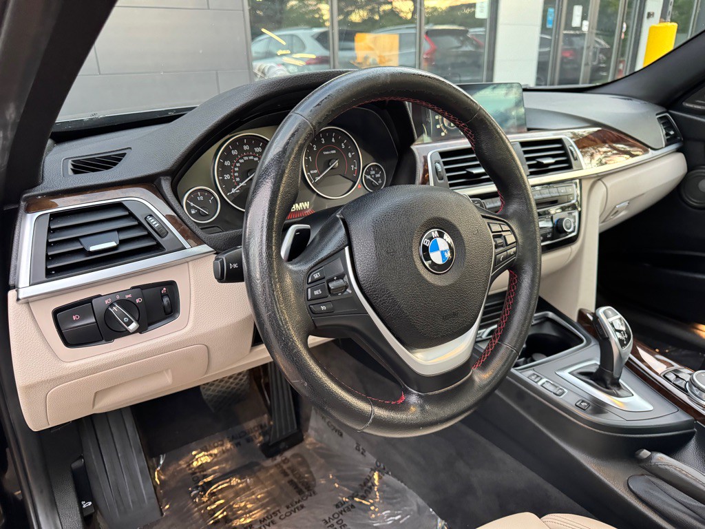 2016 BMW 3 Series Image 18