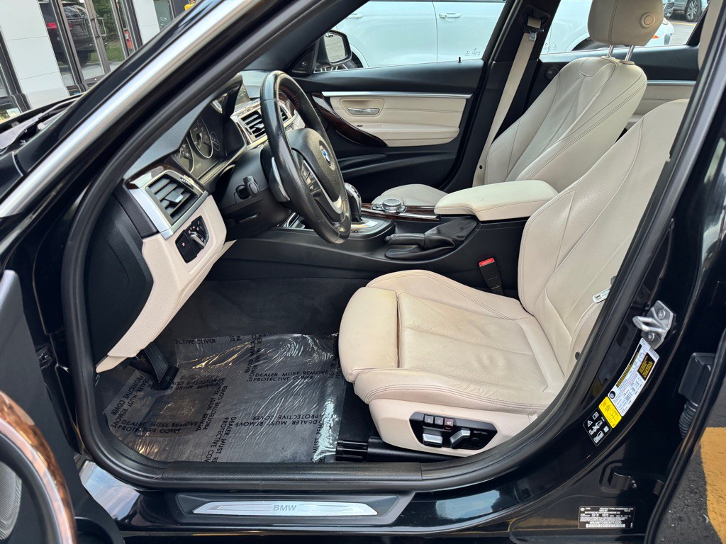 2016 BMW 3 Series Image 19