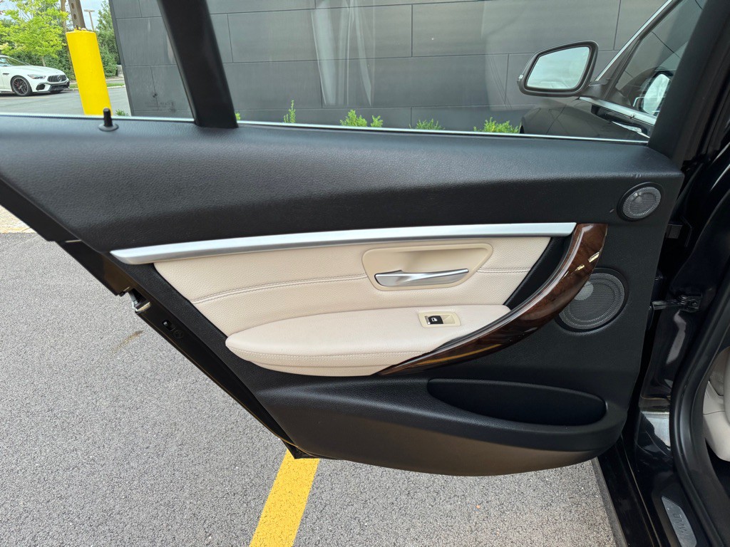 2016 BMW 3 Series Image 20
