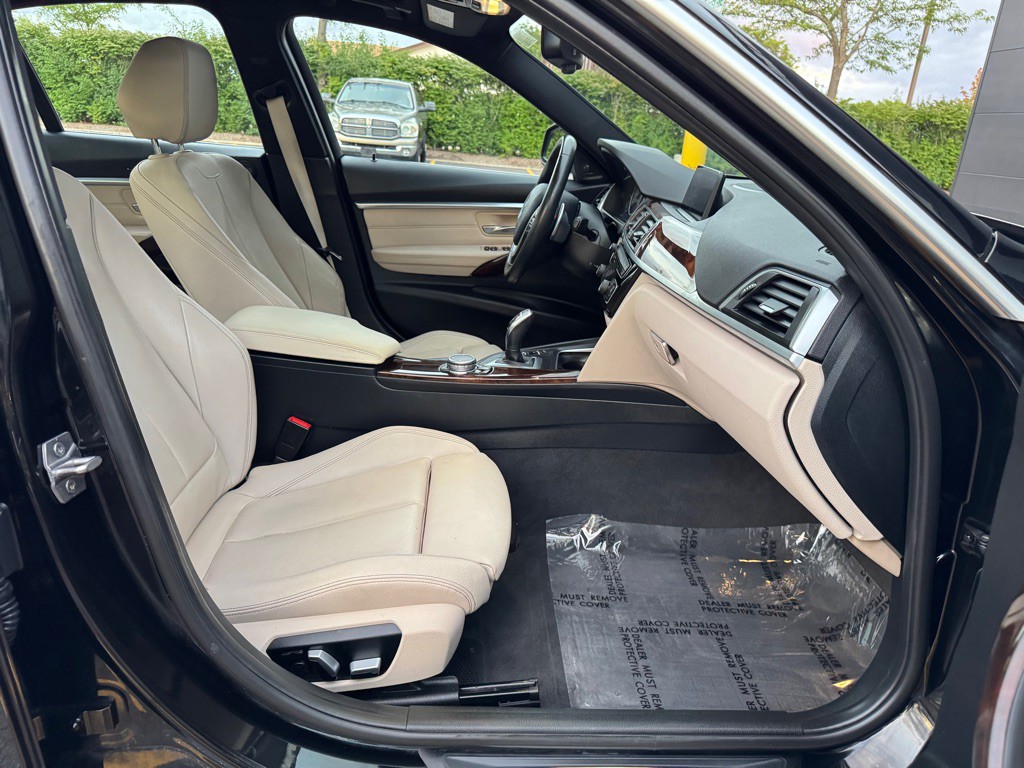 2016 BMW 3 Series Image 26
