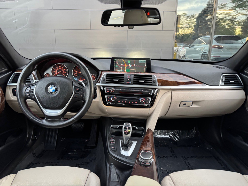 2016 BMW 3 Series Image 28
