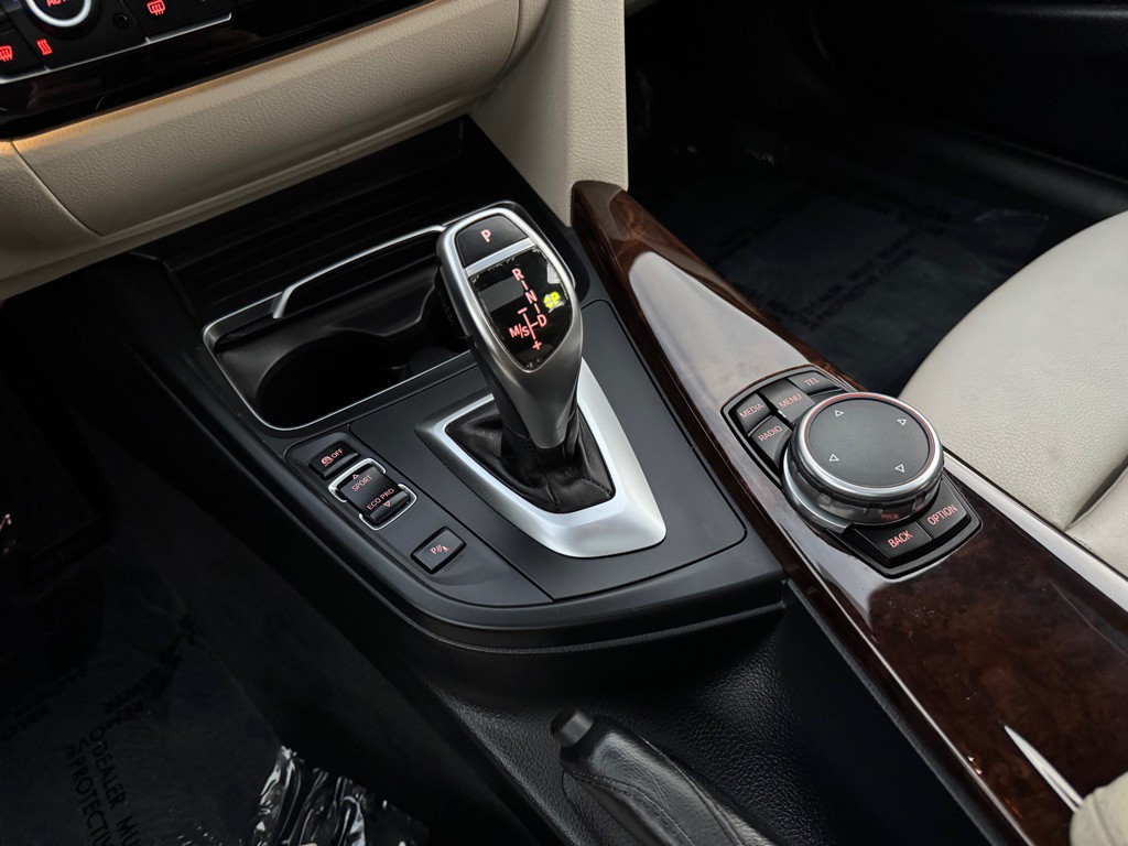 2016 BMW 3 Series Image 32