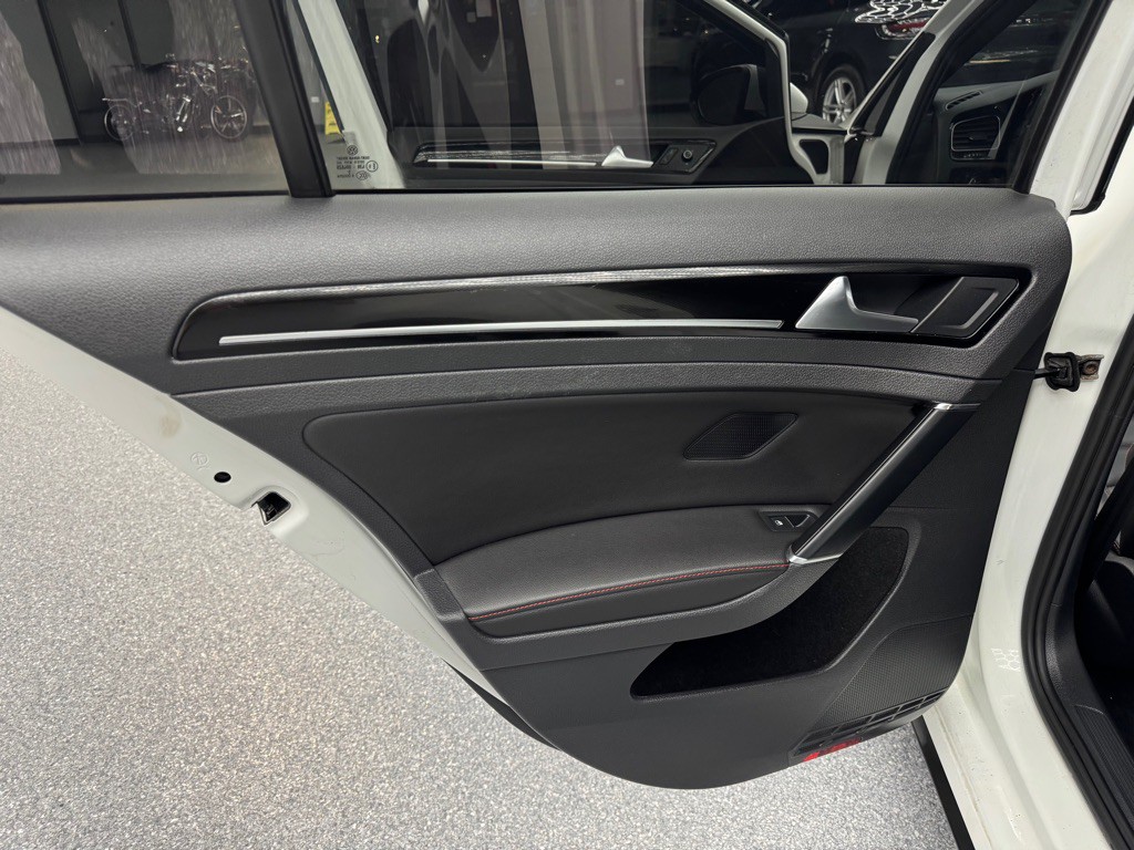 2017 Volkswagen GTI Image 22