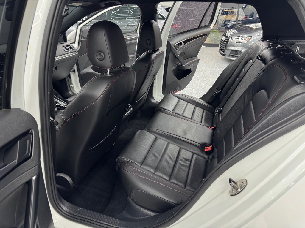 2017 Volkswagen GTI Image 23