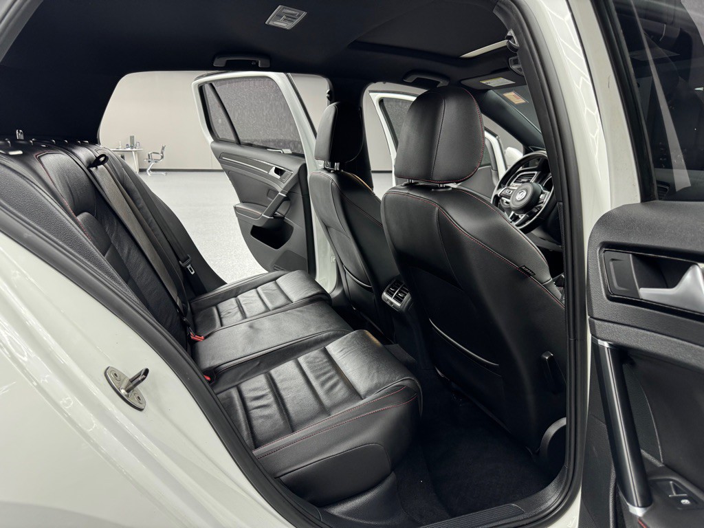2017 Volkswagen GTI Image 26