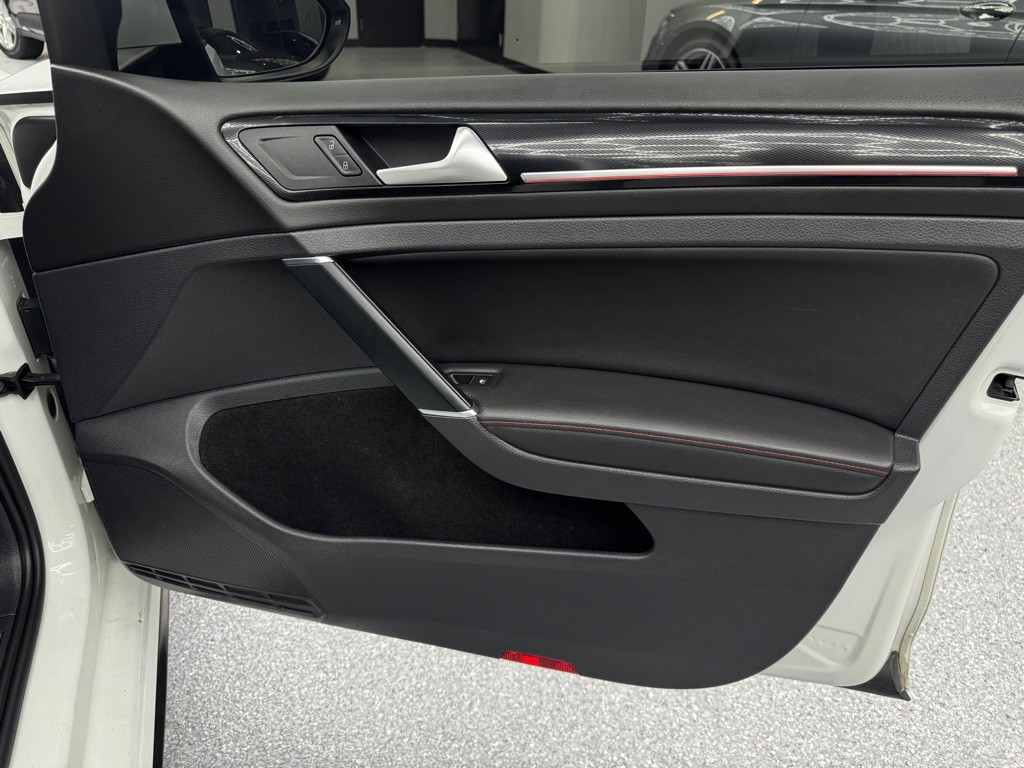 2017 Volkswagen GTI Image 27