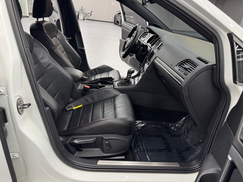 2017 Volkswagen GTI Image 28