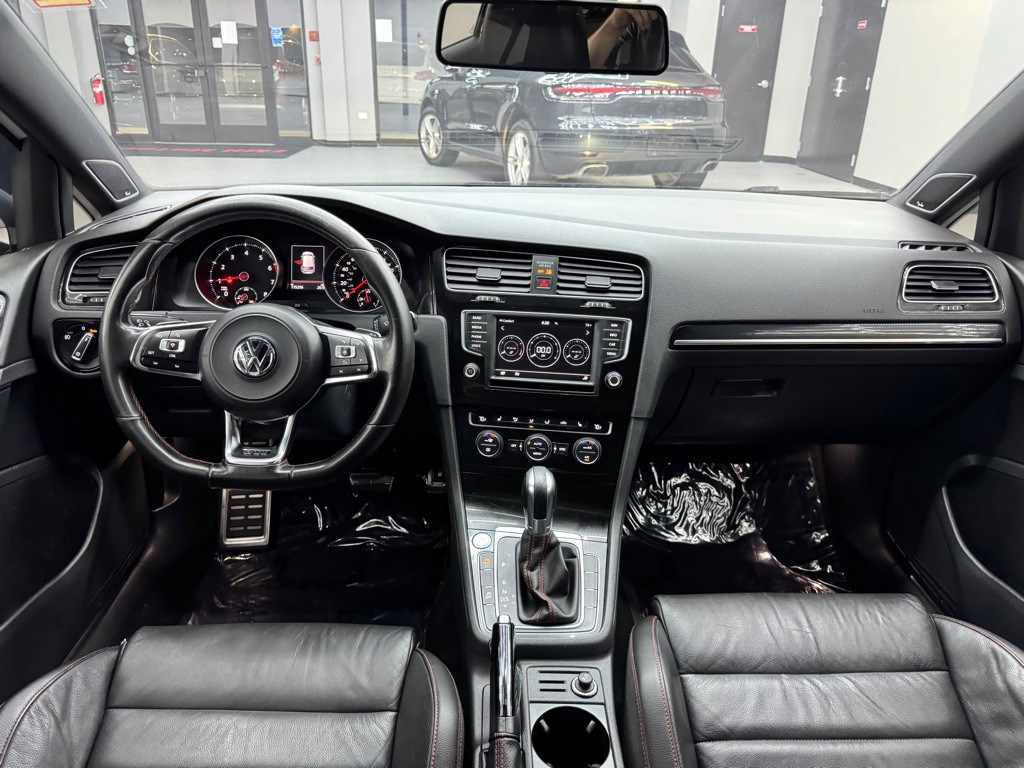 2017 Volkswagen GTI Image 30