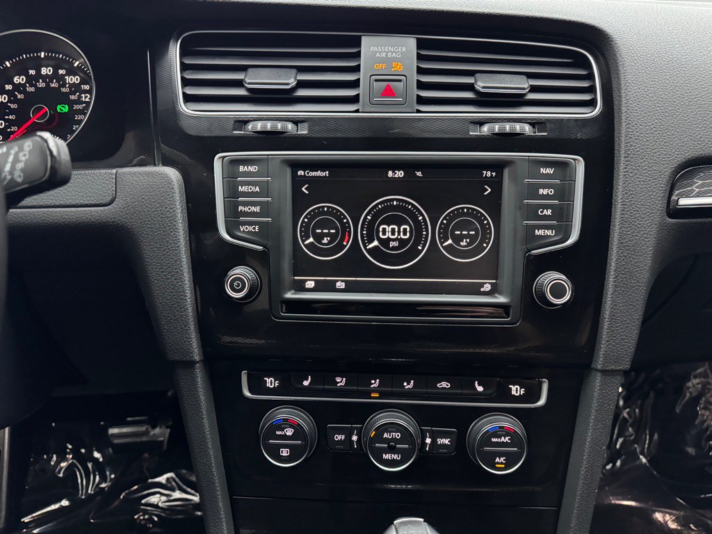 2017 Volkswagen GTI Image 31