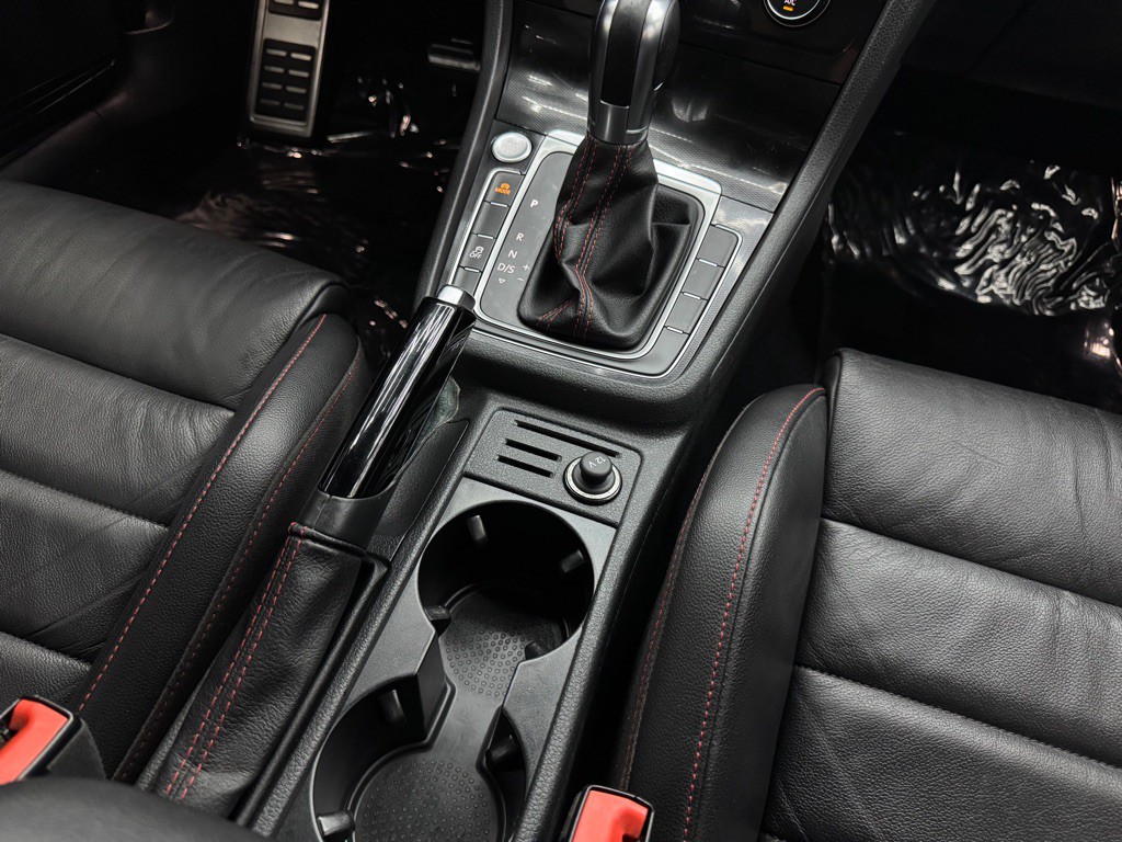 2017 Volkswagen GTI Image 35