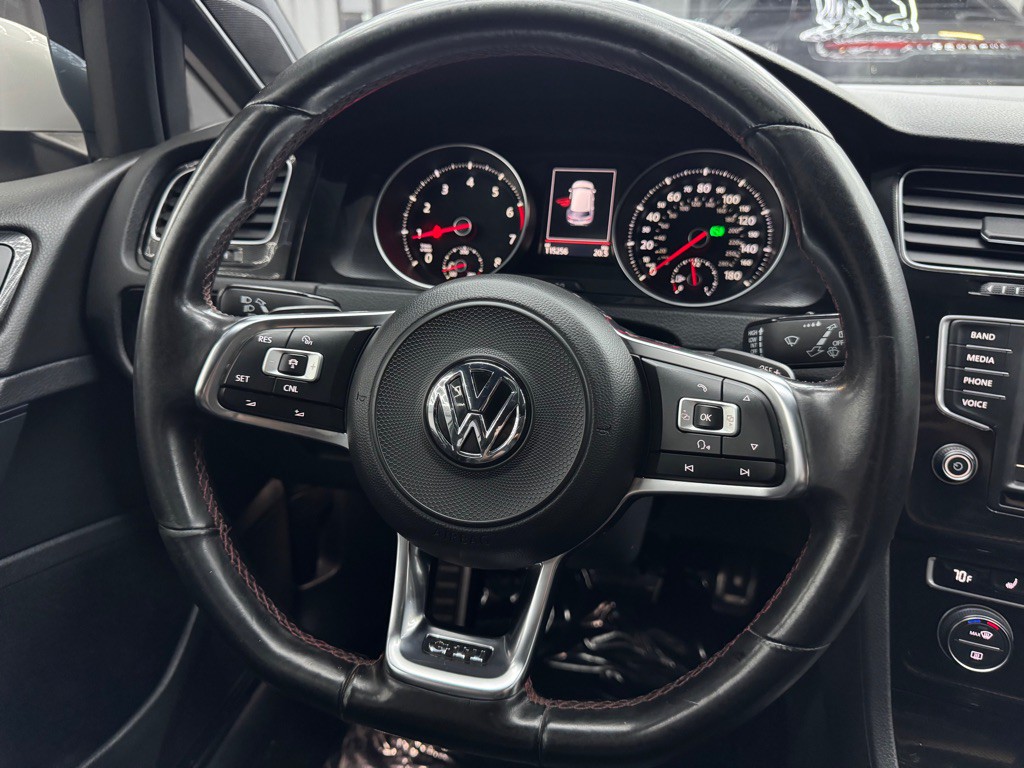 2017 Volkswagen GTI Image 36