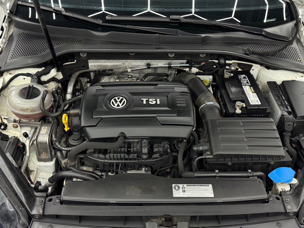 2017 Volkswagen GTI Image 40