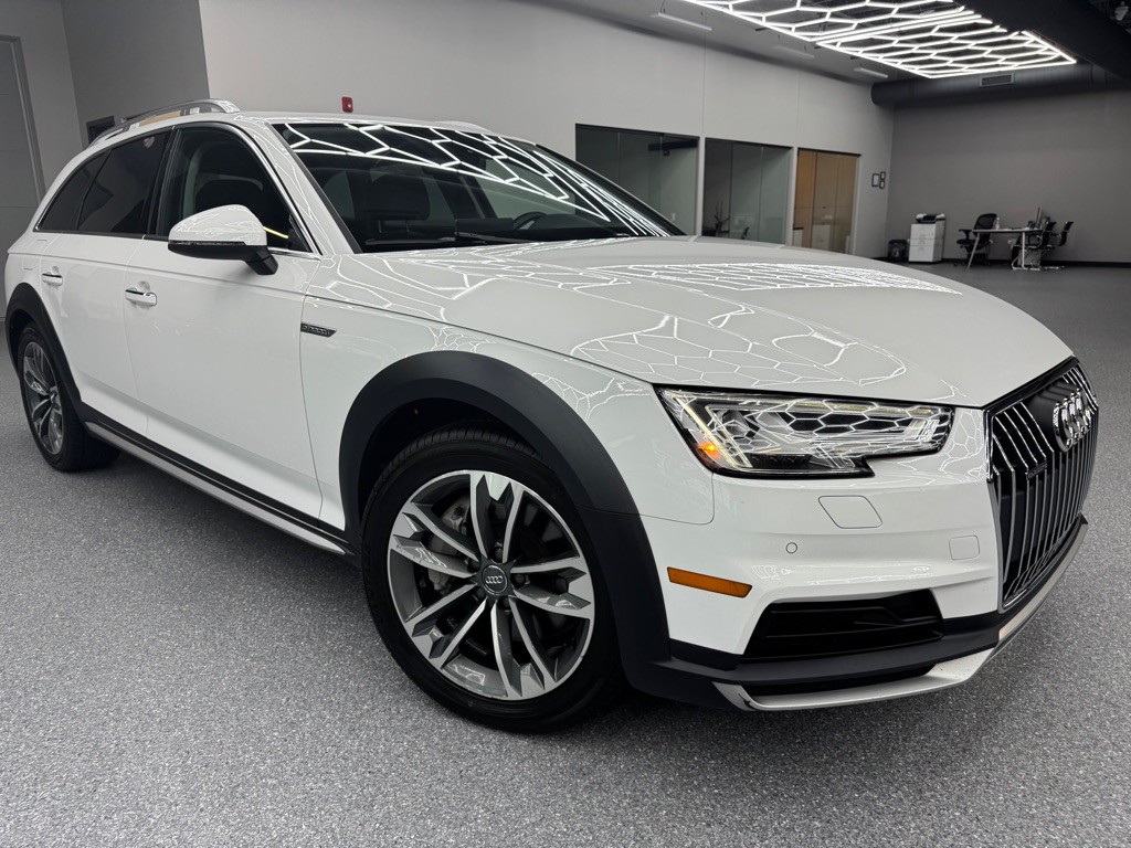 2017 Audi A4 Image 2