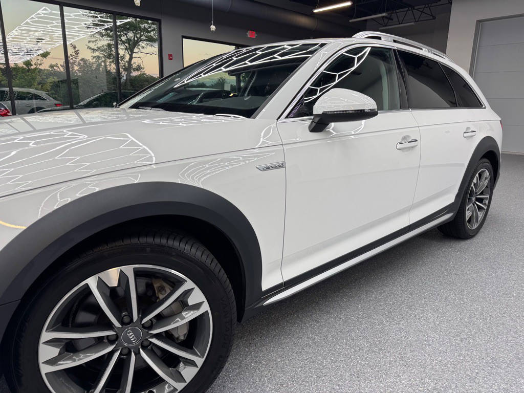 2017 Audi A4 Image 9