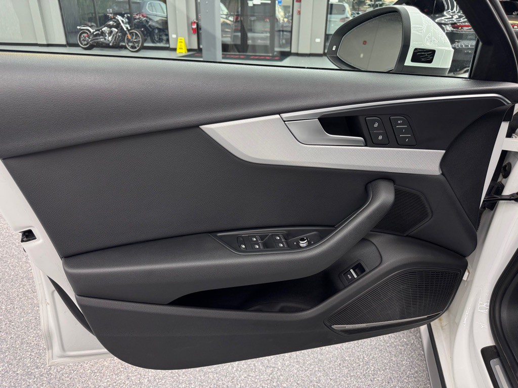 2017 Audi A4 Image 19