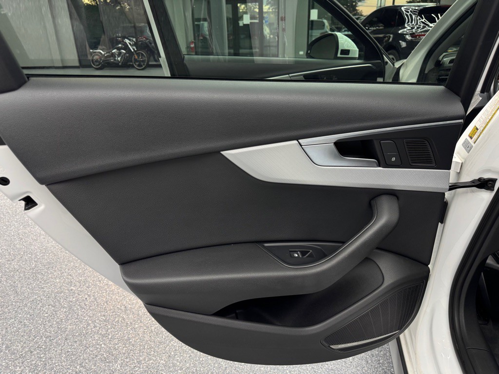 2017 Audi A4 Image 23